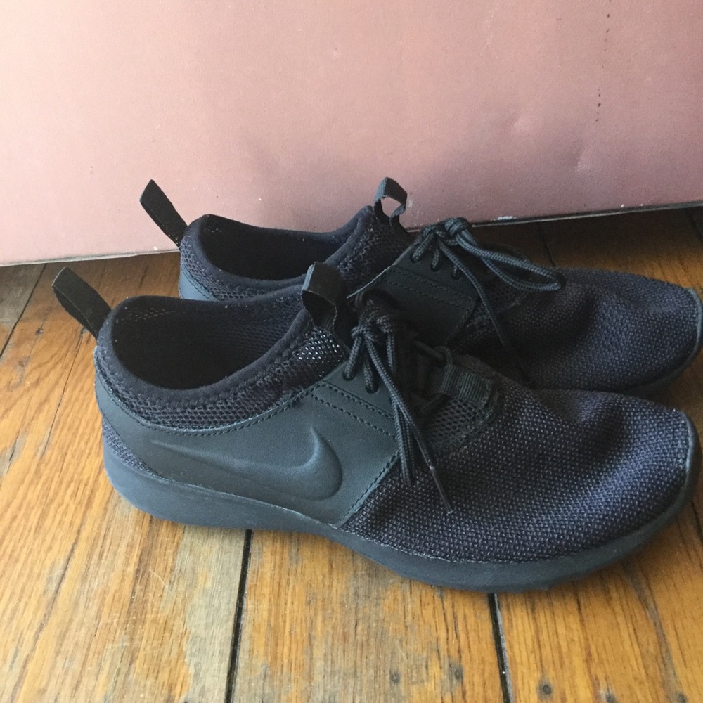 Black Nike’s